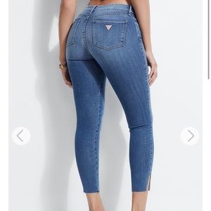 Size 26 GUESS sexy curve blue jeans!! NEW!!